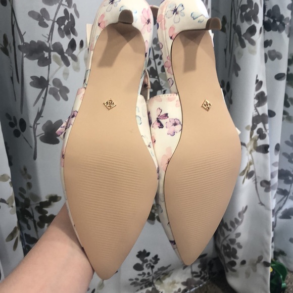 Nanette Lepore Flower Design Heels Size 8 NWOT - Picture 3 of 3